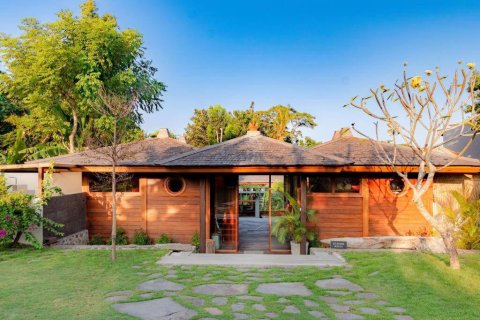 4 bedrooms Villa in Canggu, Badung, Bali (10703)