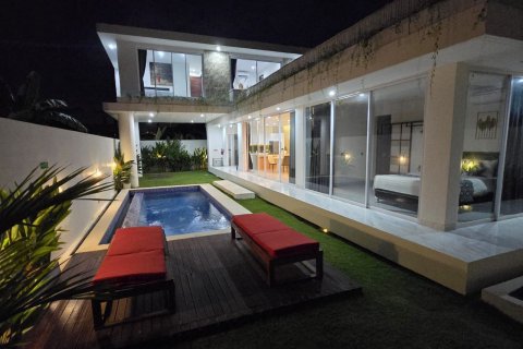 Недвижимость с 4 спальнями в Семиньяк, Бадунг,  (8888) 12