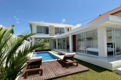 Недвижимость с 4 спальнями в Семиньяк, Бадунг,  (8888) 3