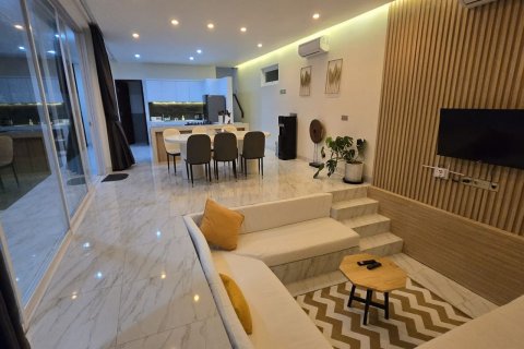 Недвижимость с 4 спальнями в Семиньяк, Бадунг,  (8888) 4