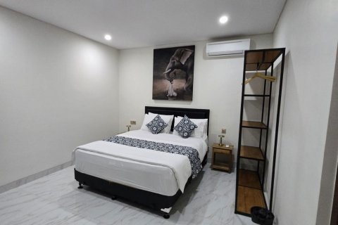 Недвижимость с 4 спальнями в Семиньяк, Бадунг,  (8888) 6