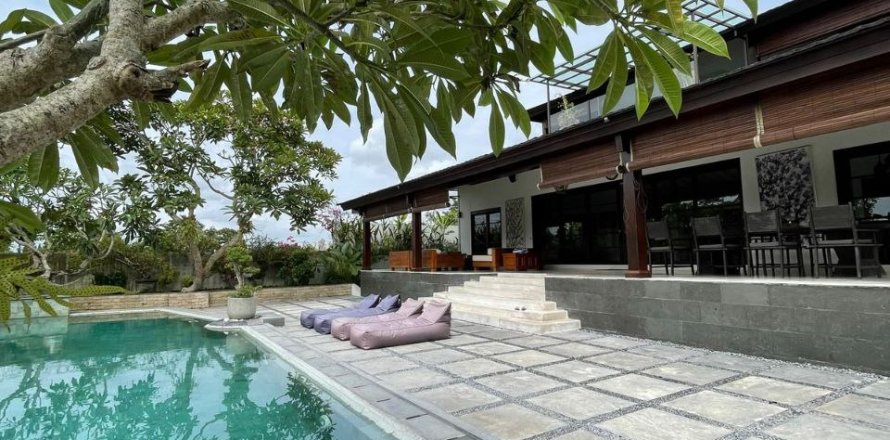 4 bedrooms Villa in Denpasar,  (9633)