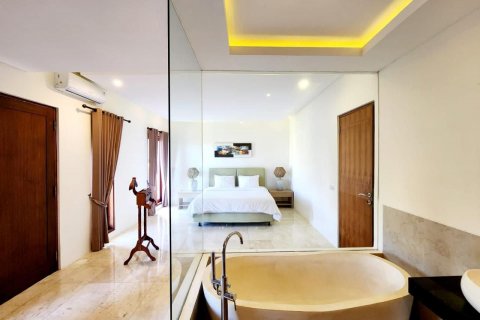 Вилла с 3 спальнями в Кута, Бадунг,  (8899) 6