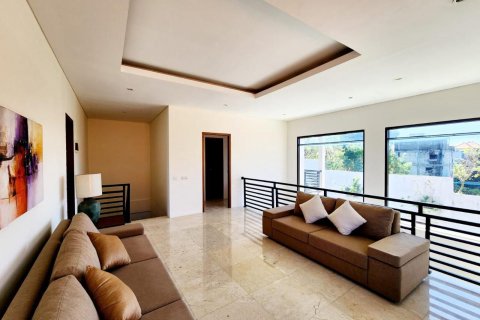 Вилла с 3 спальнями в Кута, Бадунг,  (8899) 4