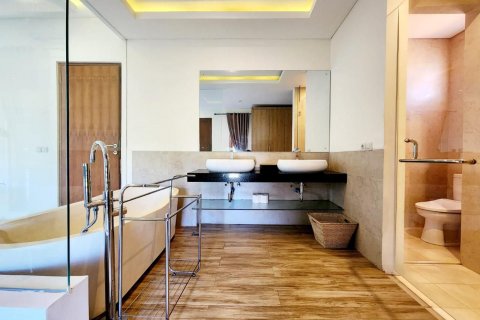 Вилла с 3 спальнями в Кута, Бадунг,  (8899) 7