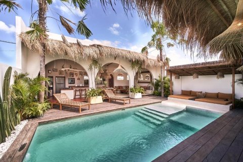 Вилла с 3 спальнями в Керобокан, Бадунг,  (9759) 1