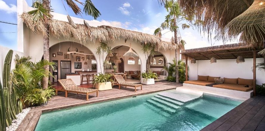 Вилла с 3 спальнями в Керобокан, Бадунг,  (9759)