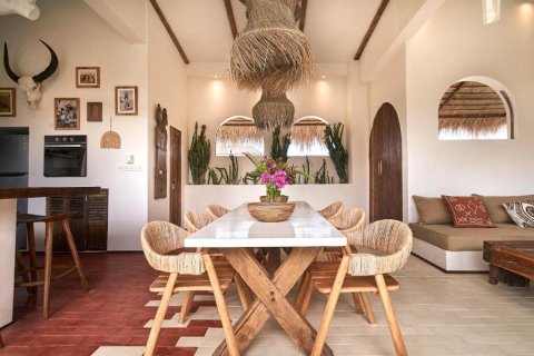 Вилла с 3 спальнями в Керобокан, Бадунг,  (9759) 8