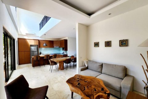 Вилла с 3 спальнями в Кута, Бадунг,  (8899) 1