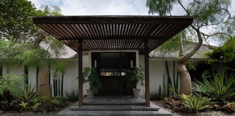 4 bedrooms Villa in Tumbak Bayuh, Mengwi, Badung, Bali (15607)