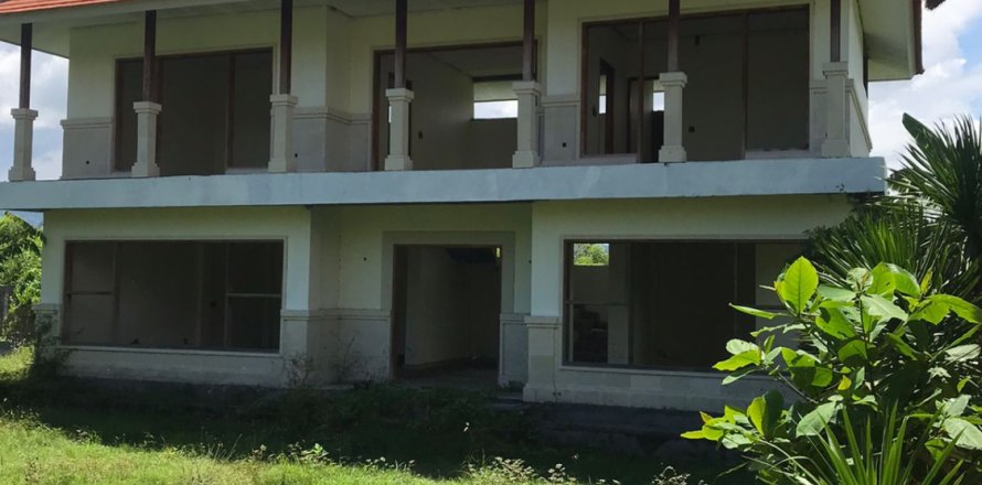 Земельный участок в Булеленг,  (9485)