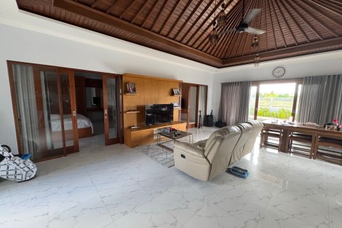Вилла с 6 спальнями в Менгви, Бадунг,  (9484) 21