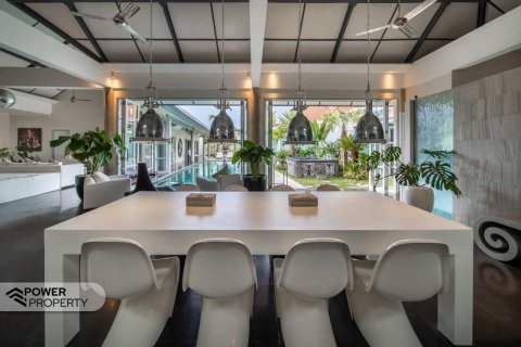 Вилла с 4 спальнями в Южный Денпасар, Денпасар, (9216) 17