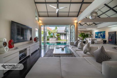 Вилла с 4 спальнями в Южный Денпасар, Денпасар, (9216) 18