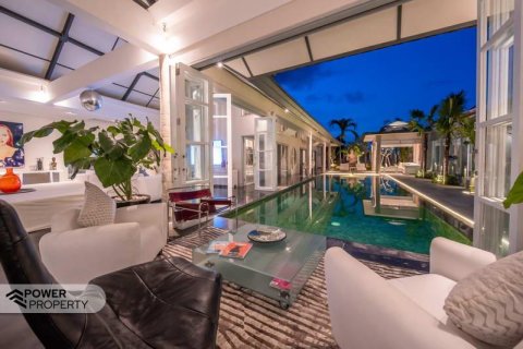 Вилла с 4 спальнями в Южный Денпасар, Денпасар, (9216) 1