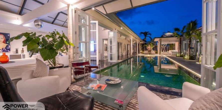 Вилла с 4 спальнями в Южный Денпасар, Денпасар, (9216)