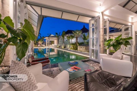 Вилла с 4 спальнями в Южный Денпасар, Денпасар, (9216) 2