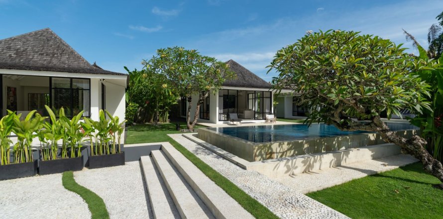 5 bedrooms Villa in Munggu, Mengwi, Badung, Bali (15672)