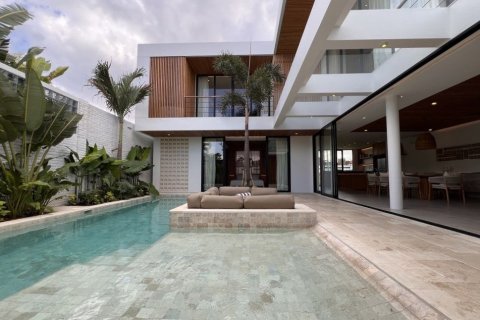 3 bedrooms Villa in Kerobokan, Badung, Bali (15715)