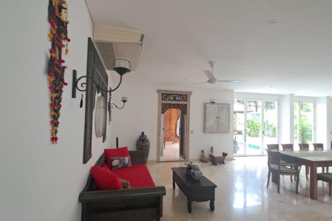 4 bedrooms Villa in Legian, Kuta, Badung, (9747) 26