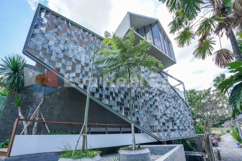 4 bedrooms Villa in Tibubeneng, Badung, Bali (2462)