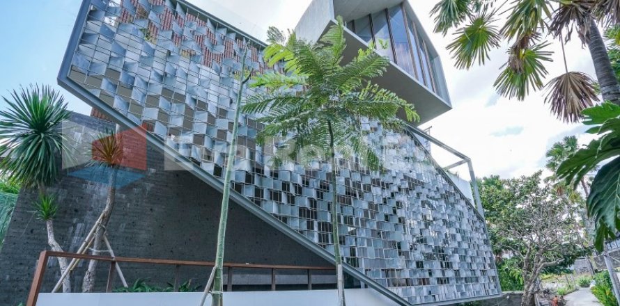 4 bedrooms Villa in Tibubeneng, Badung, Bali (2462)