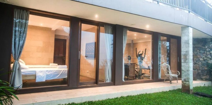 Вилла с 4 спальнями в Булеленг,  (9325)