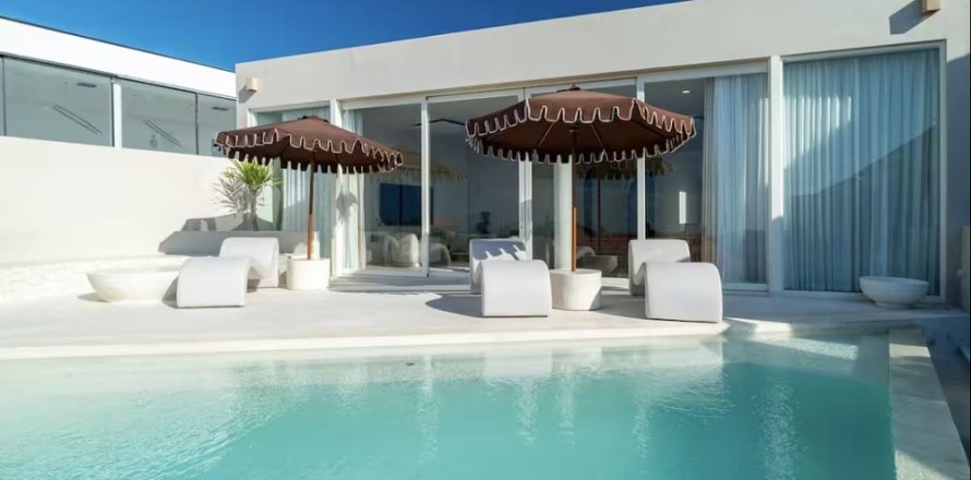 4 bedrooms Villa in Pecatu, Badung, Bali (15477)