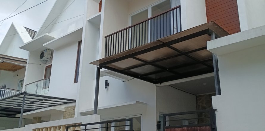 Дом с 3 спальнями в Нуса Дуа, Бадунг,  (9960)