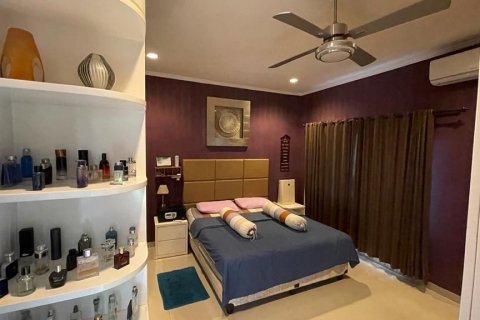 Дом с 4 спальнями в Нуса Дуа, Бадунг,  (9346) 6