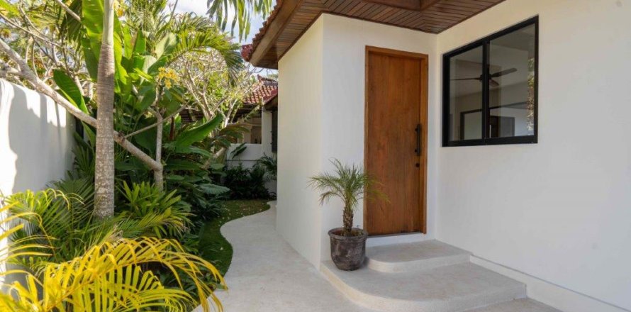 Вилла с 4 спальнями в Пекату, Бадунг,  (9376)