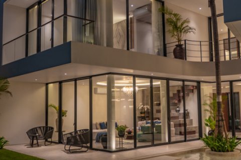 Вилла с 5 спальнями в Керобокан, Бадунг,  (9420) 6