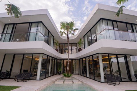 Вилла с 5 спальнями в Далунг, Бадунг,  (9424) 9