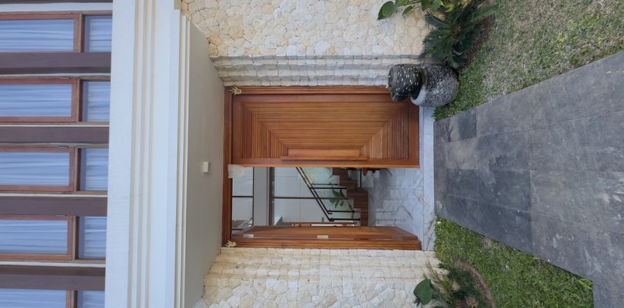 Вилла с 4 спальнями в Нуса Дуа, Бадунг,  (9624)