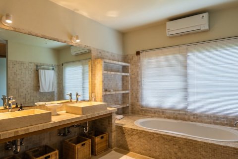 Вилла 320м2 в Бадунг, Бали (10208) 6