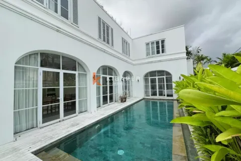 3 bedrooms Villa in Tibubeneng, Badung, Bali (12504) 1