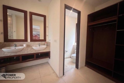 Вилла с 4 спальнями в Чангу, Бадунг, (9308) 3