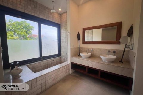 Вилла с 4 спальнями в Чангу, Бадунг, (9308) 5