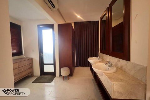 Вилла с 4 спальнями в Чангу, Бадунг, (9308) 13