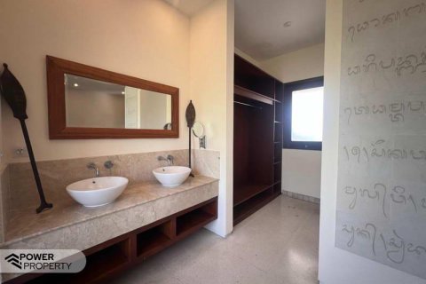 Вилла с 4 спальнями в Чангу, Бадунг, (9308) 9