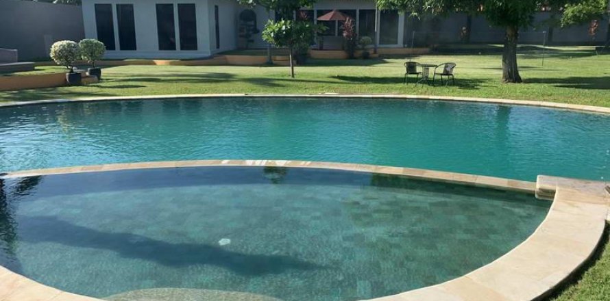 Вилла с 3 спальнями в Керобокан, Бадунг,  (9731)