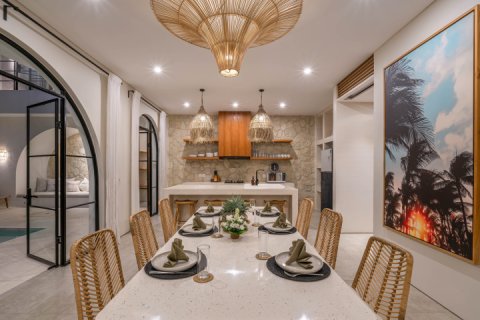 Вилла с 6 спальнями в Тампаксиринг, Гианьяр,  (9730) 9