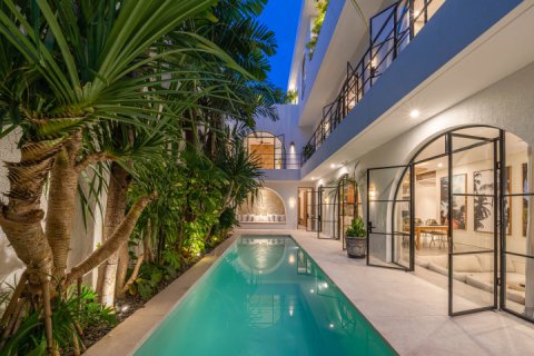 Вилла с 6 спальнями в Тампаксиринг, Гианьяр,  (9730) 6