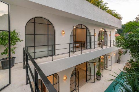 Вилла с 6 спальнями в Тампаксиринг, Гианьяр,  (9730) 8