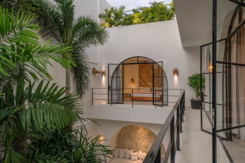 Вилла с 6 спальнями в Тампаксиринг, Гианьяр,  (9730) 7