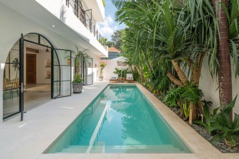 Вилла с 6 спальнями в Тампаксиринг, Гианьяр,  (9730) 1