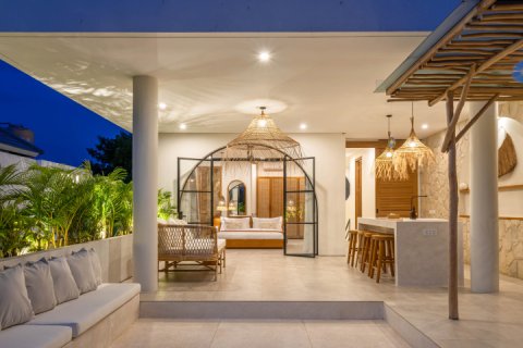 Вилла с 6 спальнями в Тампаксиринг, Гианьяр,  (9730) 11