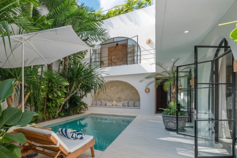 Вилла с 6 спальнями в Тампаксиринг, Гианьяр,  (9730) 2