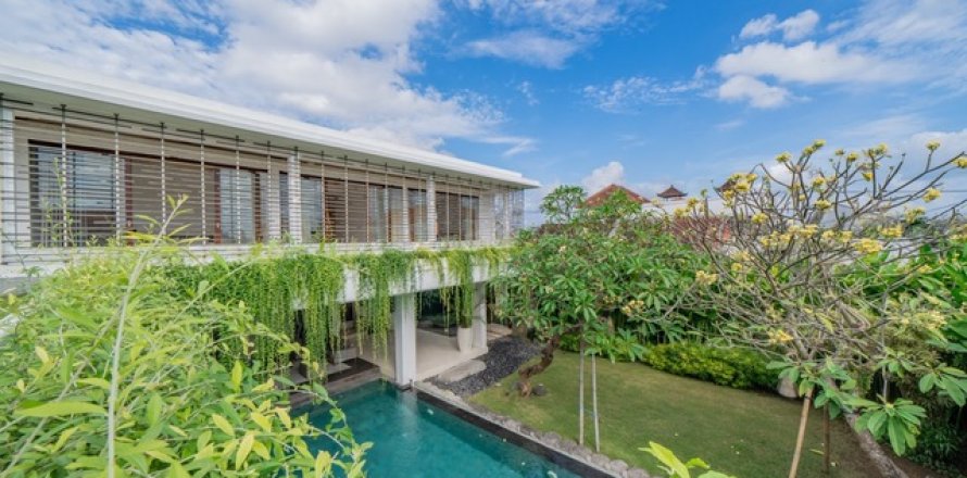 Вилла с 5 спальнями в Далунг, Бадунг, (9700)