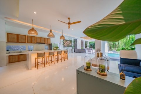 Вилла с 5 спальнями в Далунг, Бадунг, (9700) 27